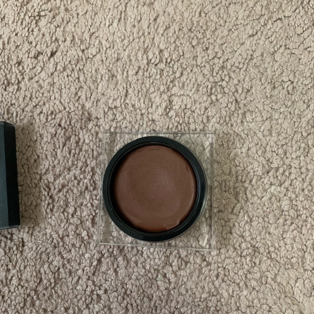 Huda beauty bronzer